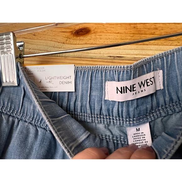 Nine West Jean Womens Lightweight Denim Wide Leg Pant Light Wash Blue Medium NWT - Picture 2 of 4